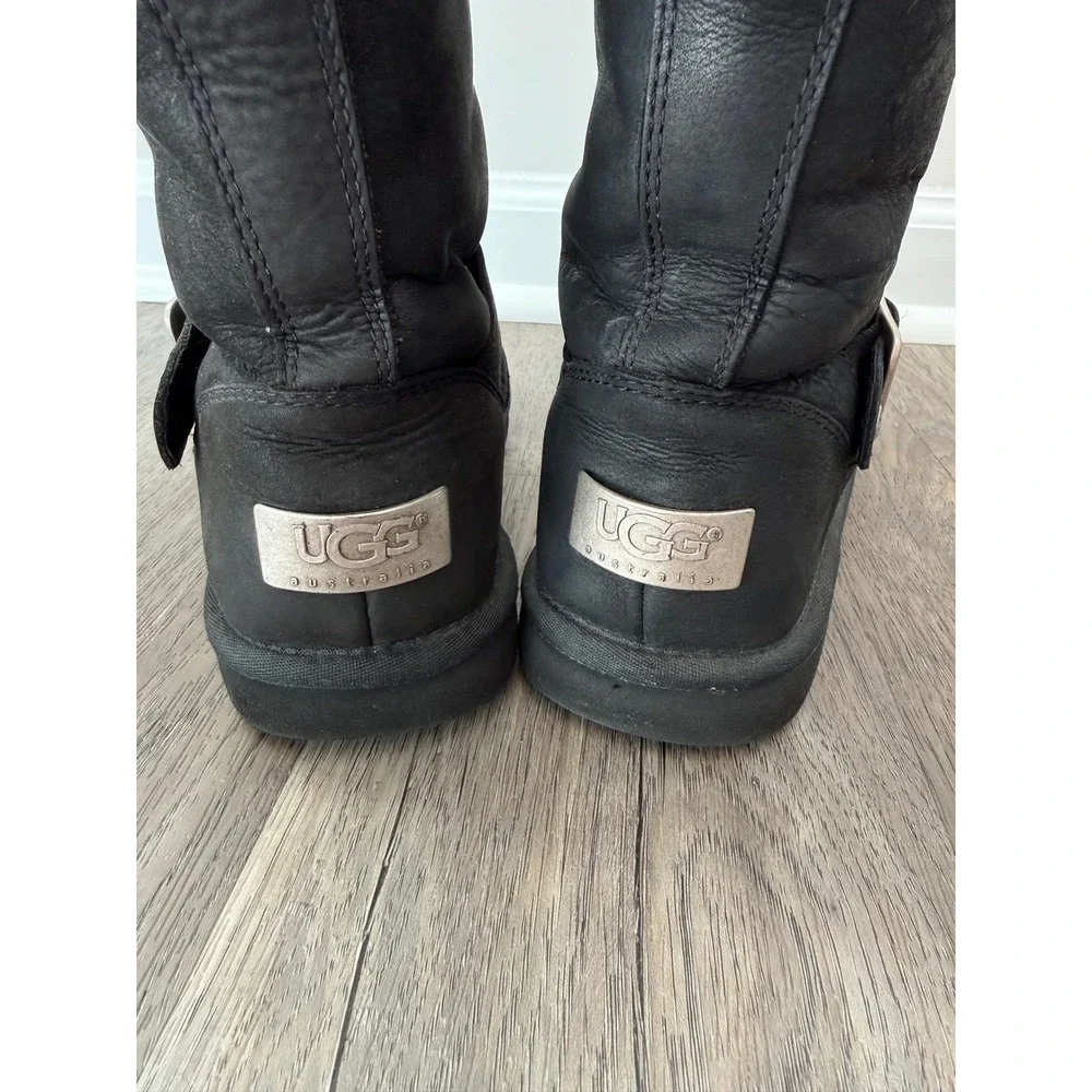UGG‎ Australia Kensington Black Leather Shearling Lined Buckle Boots Women's 6